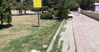 Parcul de la Casa de Cultură, rămas în trecut. "Este trist că văd aceleași scări, dale sparte, rupte, bucăți lipsă!" - 6