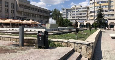 Parcul de la Casa de Cultură, rămas în trecut. "Este trist că văd aceleași scări, dale sparte, rupte, bucăți lipsă!" - 7