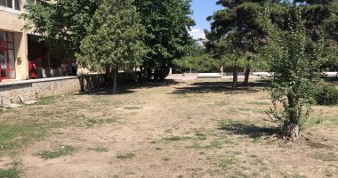 Parcul de la Casa de Cultură, rămas în trecut. "Este trist că văd aceleași scări, dale sparte, rupte, bucăți lipsă!" - 9