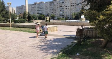 Parcul de la Casa de Cultură, rămas în trecut. "Este trist că văd aceleași scări, dale sparte, rupte, bucăți lipsă!" - 10