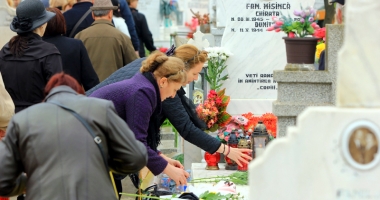Cu bodyguarzii în cimitire! Cum au sărbătorit constănțenii Paștele Blajinilor - 2
