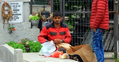 Cu bodyguarzii în cimitire! Cum au sărbătorit constănțenii Paștele Blajinilor - 7