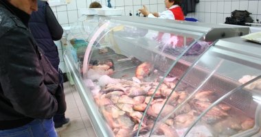 Atenție de unde cumpărați pește! Comercianții ne vând numai stricăciuni