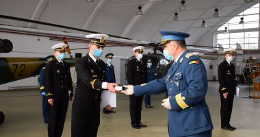 Stire din Eveniment : Şapte absolvenţi ai Academiei Navale „Mircea cel Bătrân”, piloţi brevetaţi în aviaţia navală