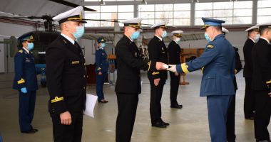 Şapte absolvenţi ai Academiei Navale „Mircea cel Bătrân”, piloţi brevetaţi în aviaţia navală - 2