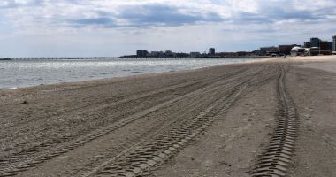 Stire din Social : Plajele de pe litoral, curățate de construcțiile ilegale. Mai mulți operatori - amendați!