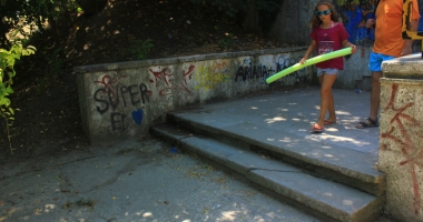 Plaje ca-n Malibu, la Constanța, cu "ulițe" pline de mizerii și bălării - 3
