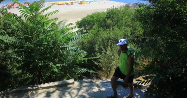 Plaje ca-n Malibu, la Constanța, cu "ulițe" pline de mizerii și bălării - 6