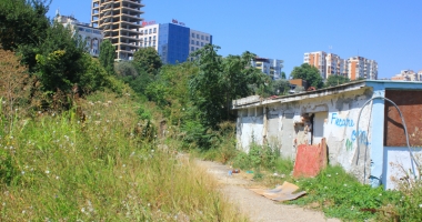 Plaje ca-n Malibu, la Constanța, cu "ulițe" pline de mizerii și bălării - 7