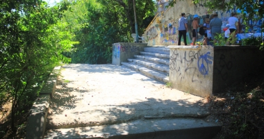 Plaje ca-n Malibu, la Constanța, cu "ulițe" pline de mizerii și bălării - 12