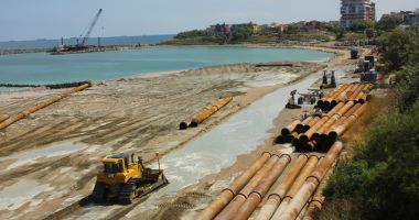 Stire din Social : Plaje ca la Miami pe litoralul românesc.  Se refac digurile și se lățesc porțiunile  cu nisip la Mamaia și Eforie