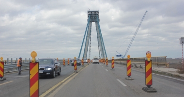 Stire din Social : Podul Agigea, testul de stres pentru sudul litoralului. Nici închis pentru reabilitare,  nici complet deschis pentru turiști!
