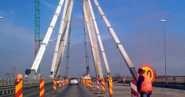 Stire din Social : Minune pe podul Agigea! Muncitorii lucrează la foc continuu, noaptea și în week-end