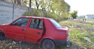 O viață întreagă pe stradă! Doarme într-o mașină în spatele Maritimo - 3