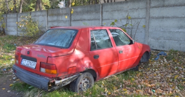 O viață întreagă pe stradă! Doarme într-o mașină în spatele Maritimo - 4