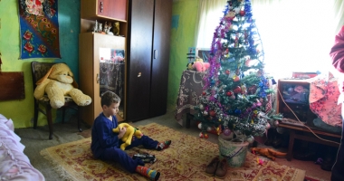 Copilărie tristă. Haideți să-l ducem  pe Moș Crăciun și la copiii din satul Piatra! - 5