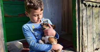 Copilărie tristă. Haideți să-l ducem  pe Moș Crăciun și la copiii din satul Piatra! - 6