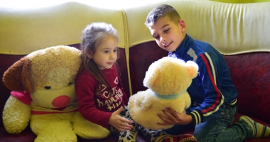 Copilărie tristă. Haideți să-l ducem  pe Moș Crăciun și la copiii din satul Piatra! - 7