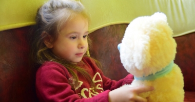 Copilărie tristă. Haideți să-l ducem  pe Moș Crăciun și la copiii din satul Piatra! - 2