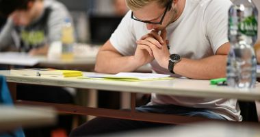 Stire din Cultură-Educație : Pregătirea pentru examenele naționale, în linie dreaptă. Au fost publicate modelele de subiecte