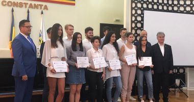 Cinste lor! Elevii de 10 ai Constanței, premiați cu diplome și bani - 2