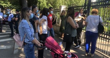 Prima zi de şcoală, în pandemie. Copii veseli, părinţi îngrijoraţi - 6