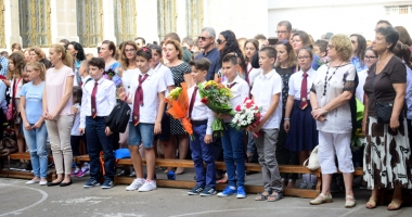 Stire din Cultură-Educație : Experimente și schimbări radicale în noul an școlar! Cu ce noutăți vor da piept elevii