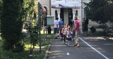 Prima zi de şcoală, în pandemie. Copii veseli, părinţi îngrijoraţi - 3