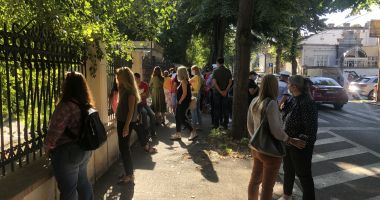 Prima zi de şcoală, în pandemie. Copii veseli, părinţi îngrijoraţi - 4