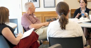 Stire din Cultură-Educație : O nouă idee "strălucită"! Ce surprize li se mai pregătesc profesorilor