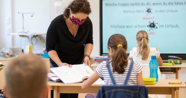 Profesorii, plătiţi în plus să recupereze materia. „Sper să nu se facă discriminări!” - 2