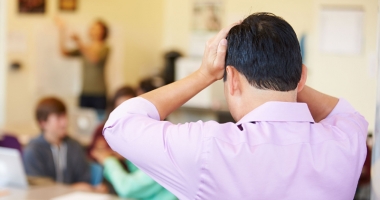Stire din Cultură-Educație : Profesorii vor măsuri de protecție împotriva violenței în școli.  România are cei mai violenți elevi