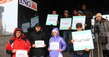 Stire din Social : Cum poți să scapi de ratele uriașe la creditul în franci elvețieni