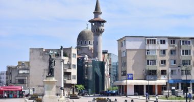 Stire din Politică-Administrație : Parcări și pasaje subterane, construcții terasate pe versant și plajă urbană, în Peninsulă