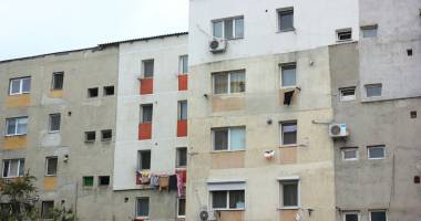 Stire din Social : Reabilitarea termică a blocurilor din Constanța, făcută după ureche!