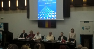Stire din Cultură-Educație : "Reforma în educație pornește de la clasă și din școală!"