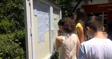Stire din Cultură-Educație : Cum ajung elevii în clasa a VIII-a fără să știe să scrie? Școli întregi cu zero promovabilitate la Evaluarea Națională