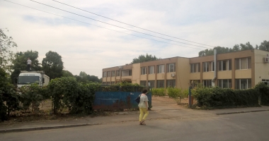 Stire din Social : Un nou tun imobiliar la Constanța! Au ras două grădini pentru a ridica blocuri