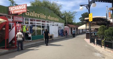 Satul de Vacanță, între kitsch și tradițional. "Schimbați-i numele, căci a devenit un bazar pestriț, fără stil!" - 3