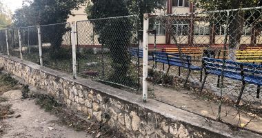 Scandal cu răsunet la Şcoala nr. 29. Tineri amendaţi, director demisionar, poliţişti anchetaţi - 2