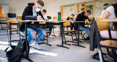 Elevii de-a VIII-a și a XII-a se întorc la școală! "Suntem pregătiți și dacă va veni un singur elev!" - 10