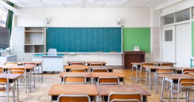 Stire din Cultură-Educație : Cursuri suspendate, simulări anulate. Școala, complet bulversată de Covid-19