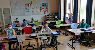 Stire din Cultură-Educație : Ce spune psihologul despre cursurile la distanţă. „Şcoala online trebuie privită ca o provocare”