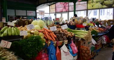 Stire din Social : Jale în piețe! Au explodat prețurile  la ouă, lapte, legume și fructe