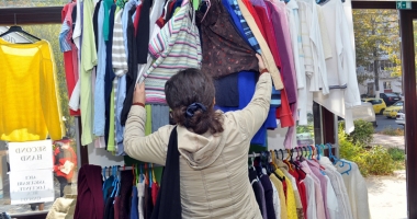Stire din Social : Cum să-ți iei haine de firmă, la prețuri imbatabile. Rușinea nu ține la etichetă