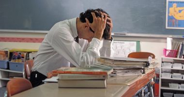 Stire din Cultură-Educație : Profesorii nu se mai lasă călcați în picioare. "E nevoie urgentă de pază în școli!"