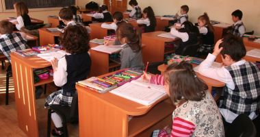 Stire din Cultură-Educație : Sindicatele cer mai mulți bani pentru școli. "Educația se va degrada într-un ritm accelerat!"