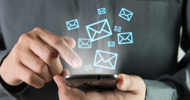 Stire din Social : Aveți grijă cu SMS-urile către numere scurte  cu suprataxă! Unii operatori vor să vă păcălească