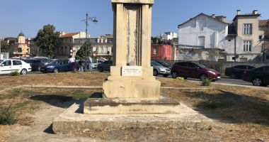 Stire din Social : Monumentul "decapitat" din centrul Constanței! "E trist pentru orașul nostru!"
