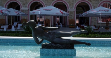 Din beciurile Biobazei, la lumina soarelui! Vechile statui din Mamaia, readuse la viață - 4